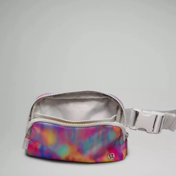 lululemon NWT Everywhere Belt Bag 1L Prism Wash Print Multi/Vapor - Picture 2 of 8